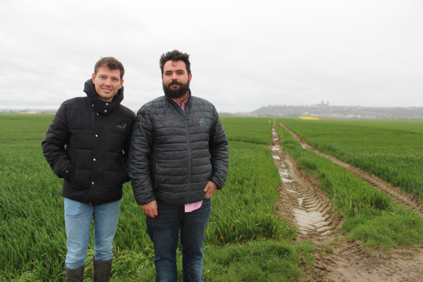 Laurent Duval, responsable technique chez Issipa avec Simon Bidaut, codirigeant du groupe Issipa.