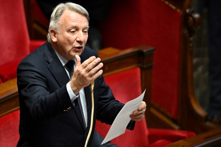 Le député Rassemblement National Roger Chudeau lors des questions au gouvernement à l'Assemblée nationale le 5 décembre 2023 © Miguel MEDINA