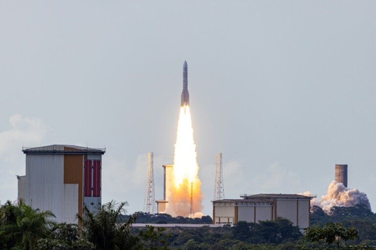 Décollage de la fusée Ariane 6 depuis le centre spatial de Kourou, le 9 juillet 2024 en Guyane © jody amiet