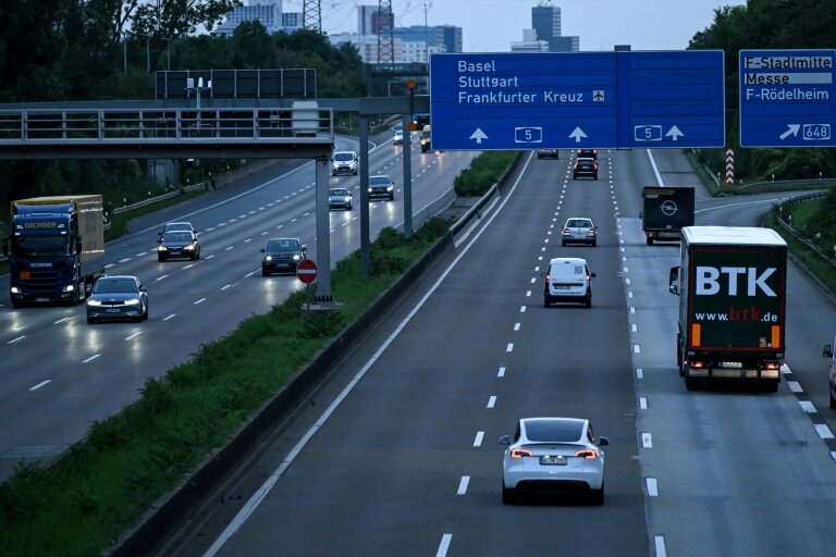 Des automobilistes sur l'autoroute A5 près de Francfort, dans l'ouest de l'Allemagne, le 8 juillet 2024 © Kirill KUDRYAVTSEV