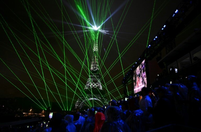 La tour Eiffel sous les lasers durant la cérémonie d'ouverture des Jeux olympiques de Paris, le 26 juillet 2024 © Jonathan NACKSTRAND
