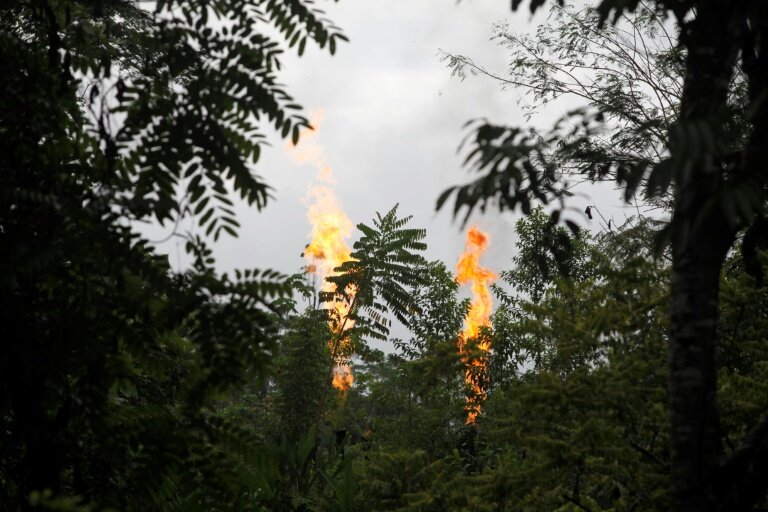 Des torchères de gaz dans la communauté Waorani de Bameno, en Equateur, le 28 juillet 2023 © Galo Paguay