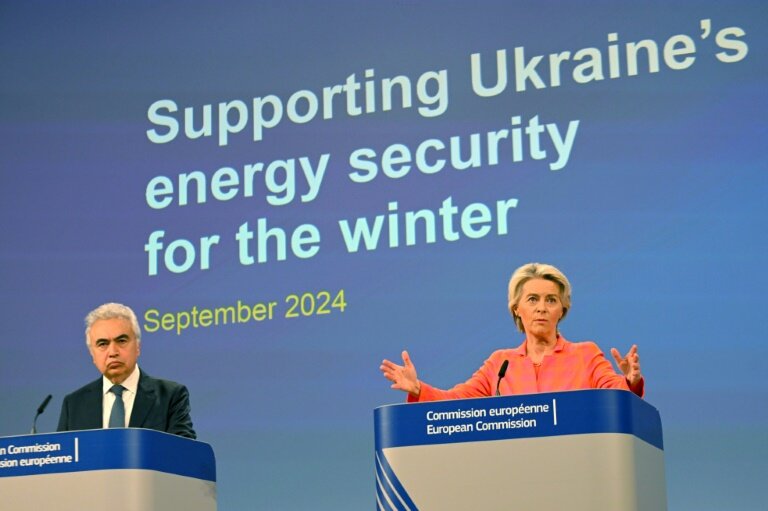 La présidente de la Commission européenne Ursula von der Leyen et le directeur général de l'AIE Fatih Birol lors d'une conférence de presse sur le soutien à la sécurité énergétique de l'Ukraine pour l'hiver, le 19 septembre 2024 à Bruxelles © Nicolas TUCAT