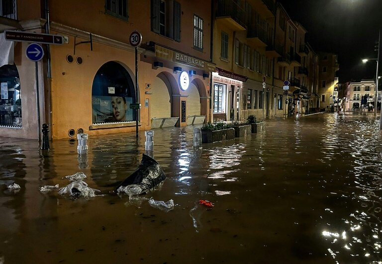 Une rue de Saint-Tropez après les fortes averses dans le Var, le 26 octobre 2024 © -