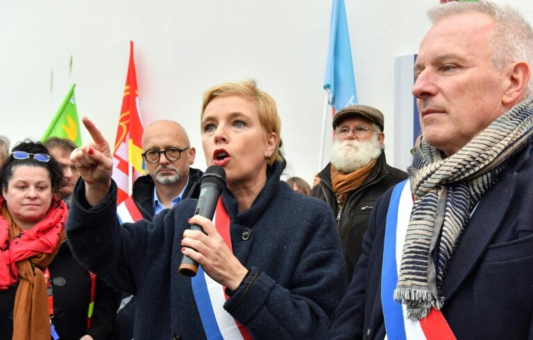 La députée Clémentine Autain et le député écologiste Charles Fournier lors de la manifestation de salariés de Michelin à Vannes (Morbihan) le 8 novembre 2024 © JEAN-FRANCOIS MONIER