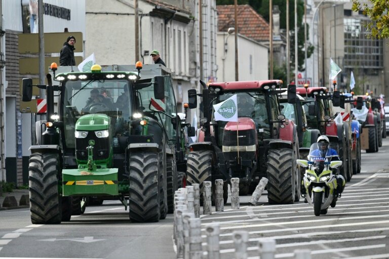 Manifestation d'agriculteurs le 18 novembre 2024, à Avignon, dans le Vaucluse © Christophe SIMON