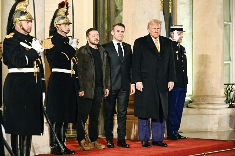 De gauche à droite Volodymyr Zelensky, Emmanuel Macron et Donald Trump, le 7 septembre 2024, à l'Elysée, à Paris © JULIEN DE ROSA