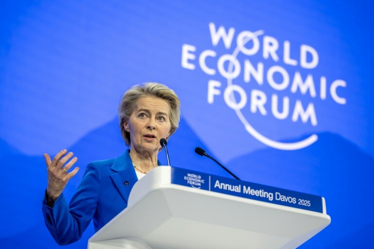 La présidente de la Commission européenne Ursula von der Leyen au Forum économique mondial de Davos, en Suisse, le 21 janvier 2025 © FABRICE COFFRINI