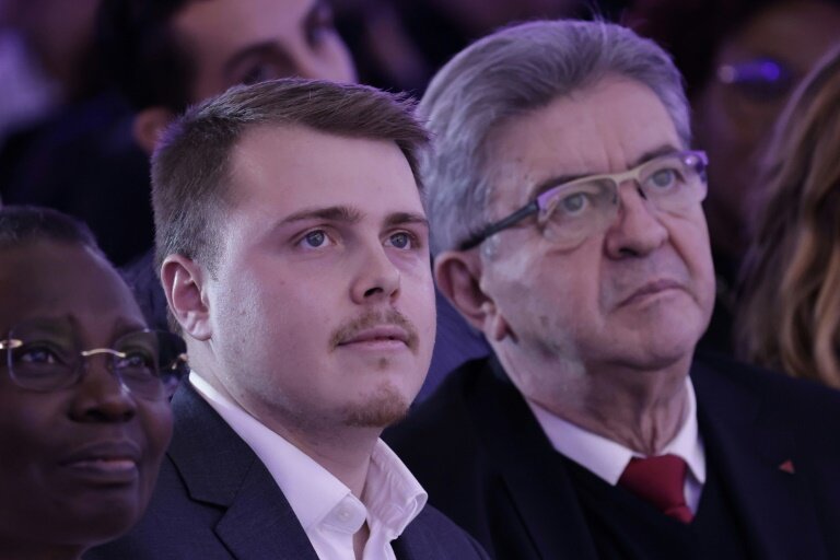 French left-wing politician and founder of French political party La France Insoumise (LFI) Jean-Luc Le député LFI Louis Boyard candidat à la mairie de Villeneuve-Saint-Georges, près de Paris, avec le leader insoumis Jean-Luc Mélenchon, le 23 janvier 2025. © STEPHANE DE SAKUTIN