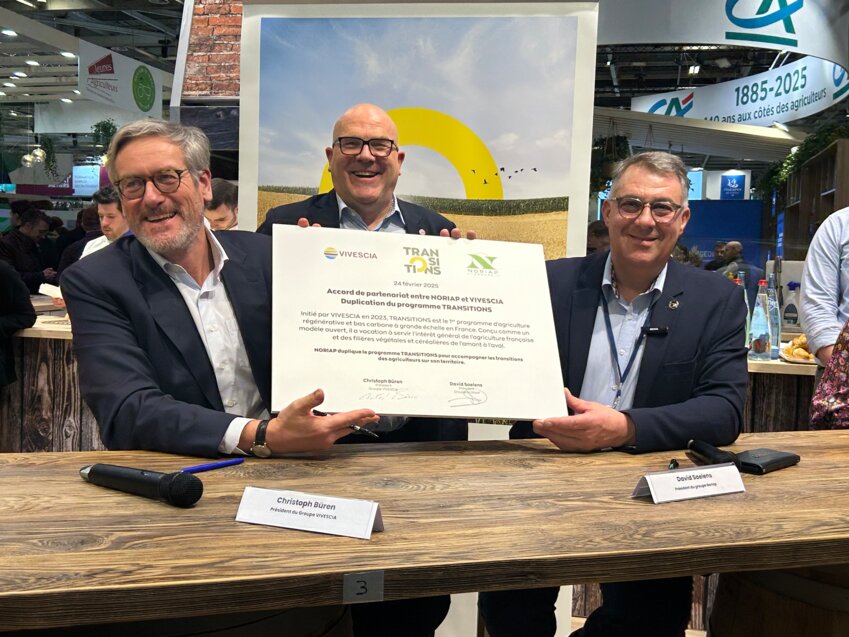 La signature entre les coopératives Noriap et Vivescia au Salon de l'agriculture. © Aletheia Press / L.Péron 