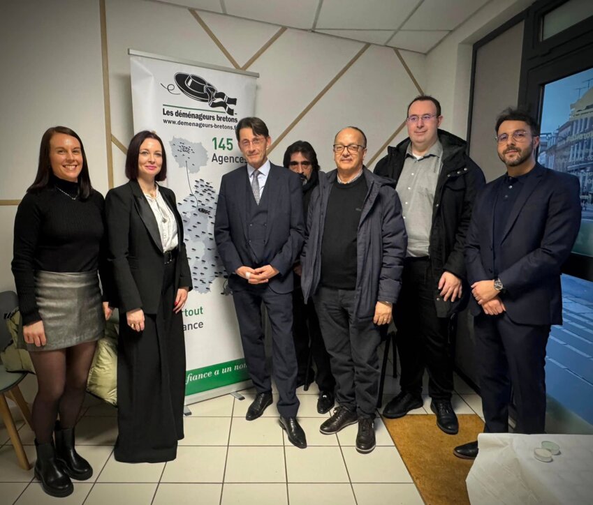 L’équipe des Déménageurs Bretons lors de l’inauguration de la nouvelle agence de Beauvais. © Déménageurs Bretons