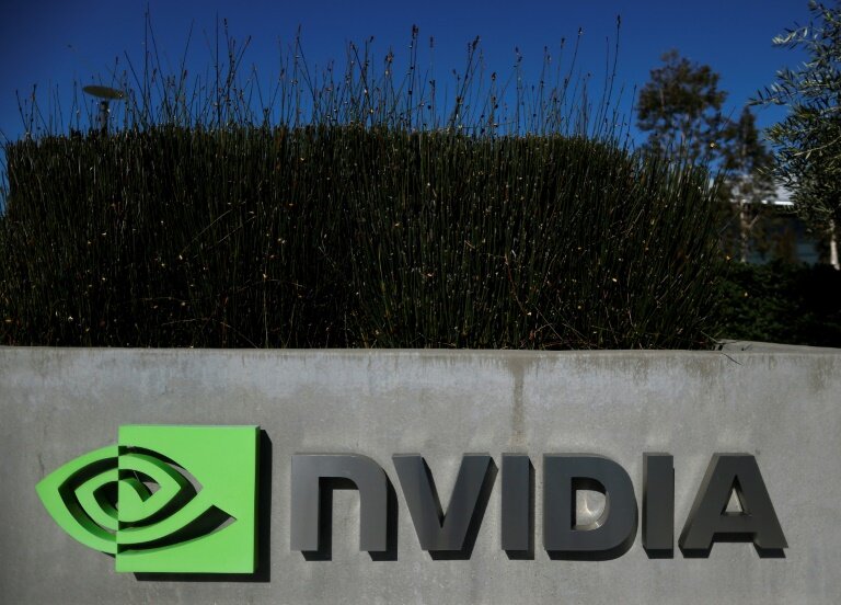 Le logo Nvidia s'affiche au siège de la société, à Santa Clara, en Californie, le 26 février 2025 © JUSTIN SULLIVAN