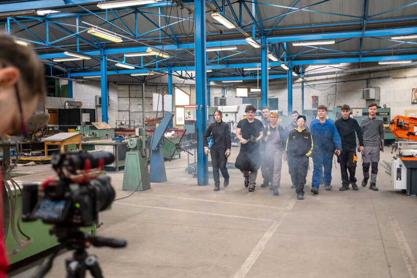 © Frédéric Allegrini. L’unité spéciale de la classe de terminale OBM (Ouvrage du bâtiment métallerie) a sauvé la Tour Eiffel dans le cadre du concours «Je filme ma formation».