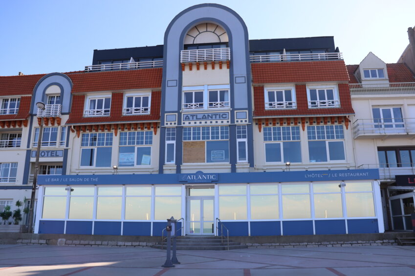 Sur la digue de Wimereux, l’Atlantic se dresse, flambant neuf après 2,5 millions d’euros de travaux. © Aletheia Press / E.Chombart