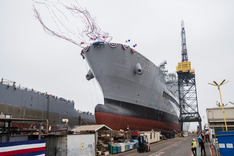 Le navire USNS Harvey Milk quitte le chantier naval de General Dynamics NASSCO, à San Diego, le 6 novembre 2021 en Californie © ARIANA DREHSLER