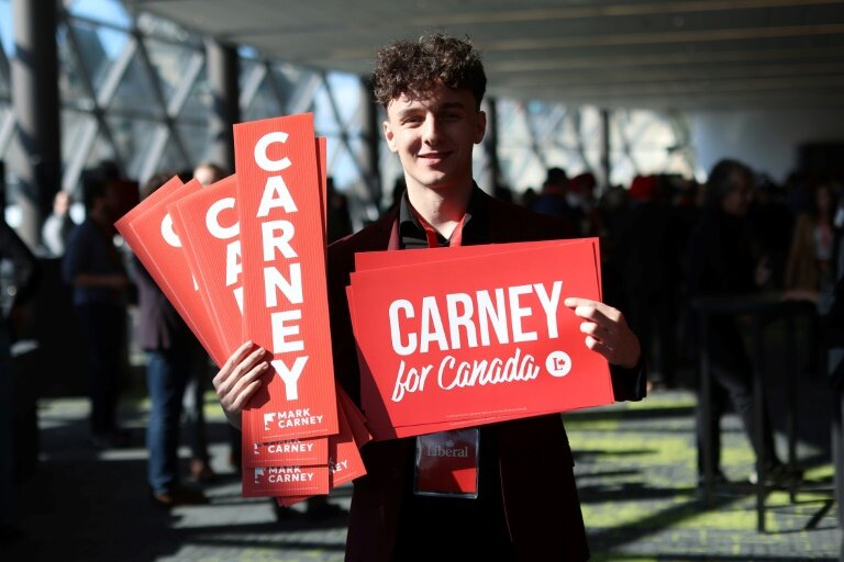 Un partisan du parti libéral canadien pour l'élection du nouveau chef à Ottawa, le 9 mars 2025. © Dave Chan