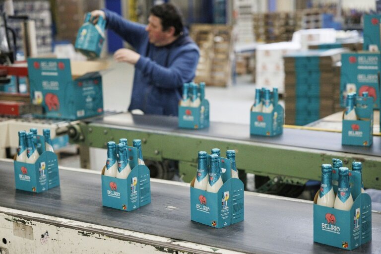 Des bières Delirium avant leur expédition aux États-Unis, à la brasserie Huyghe à Melle, le 17 mars 2025 © Simon Wohlfahrt