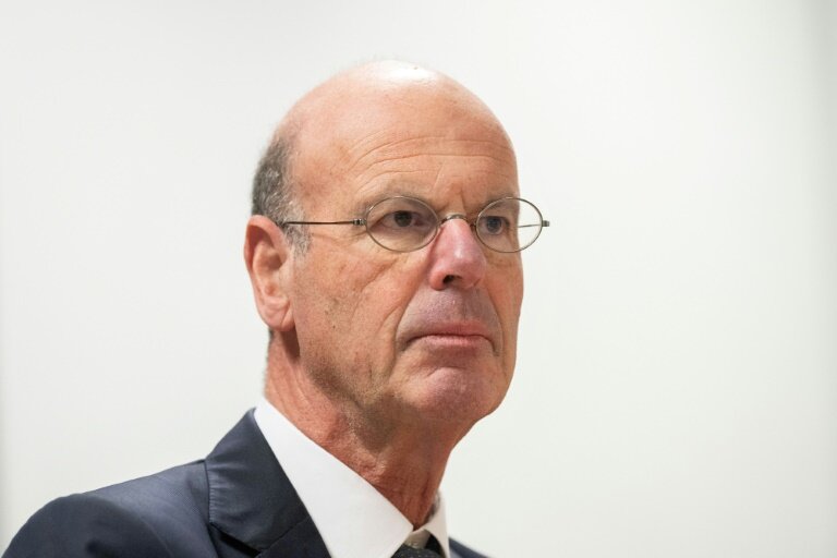 Le ministre français de l'Economie Eric Lombard, le 27 février 2025 lors d'un déplacement en Afrique du Sud © RODGER BOSCH