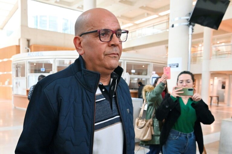 L'influenceur algérien "Doualemn" à son arrivée au tribunal de Montpellier, le 24 février 2025 © Sylvain THOMAS