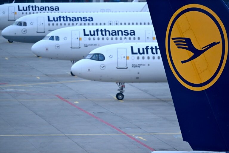 Logo de la compagnie allemande Lufthansa sur un de ses appareils à l'aéroport de Francfort le 7 mars  2024 © Kirill KUDRYAVTSEV