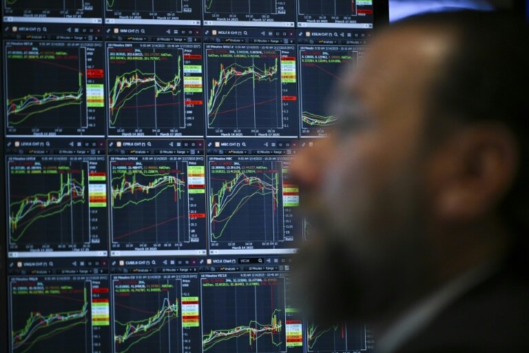 Un opérateur à la Bourse de New York le 17 mars 2025 © ANGELA WEISS
