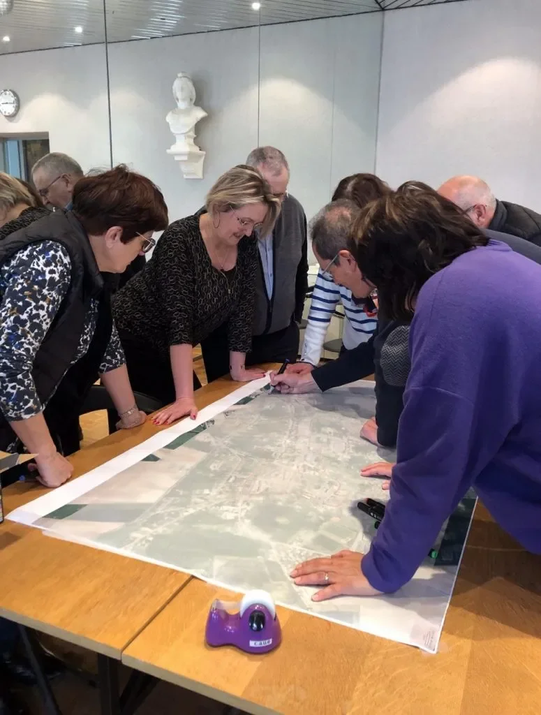 © Morhange. Jeu de rôle initié par l’AGURAM auprès des agents et des élus pour construire un plan de circulation au service de l’apaisement et de l’attractivité de la commune.