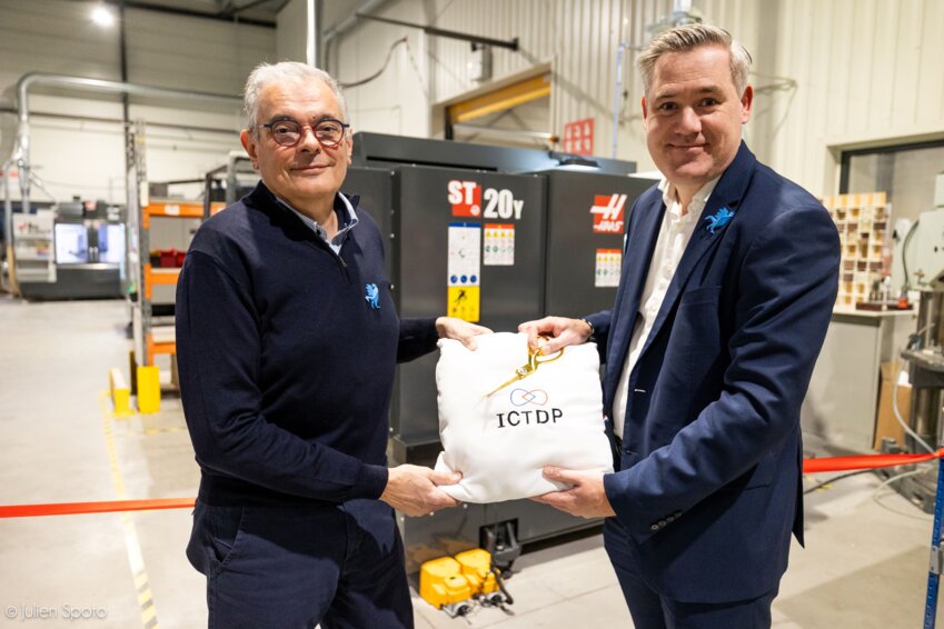 Sylvain Bèle, à droite, directeur général de l’entreprise ICTDP. © ICTDP