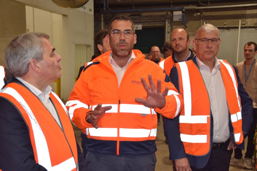 De gauche à droite : Xavier Bertrand, Président du Conseil régional des Hauts-de-France ;  Stéphane Jean-Baptiste, Président Directeur Général du Groupe Charlet ; et Michel Delepaul, Vice-Président de la MEL et maire de Bois-Grenier