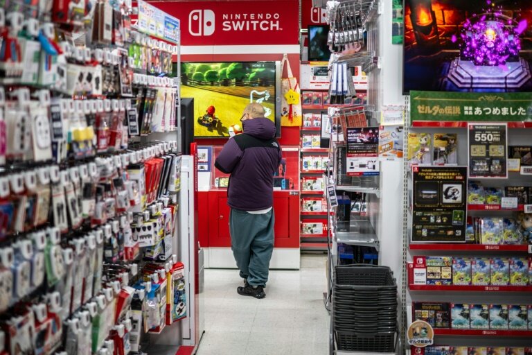 Comment succéder à la console la plus vendue de ces dernières années? Le géant japonais des jeux vidéo Nintendo va tenter de répondre à cette question en donnant des détails sur la Switch 2 © Philip FONG