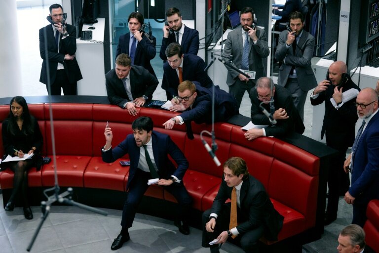 Des traders et brokers dans le "ring" du London Metal Exchange (LME), le 11 mars 2025 à Londres © BENJAMIN CREMEL