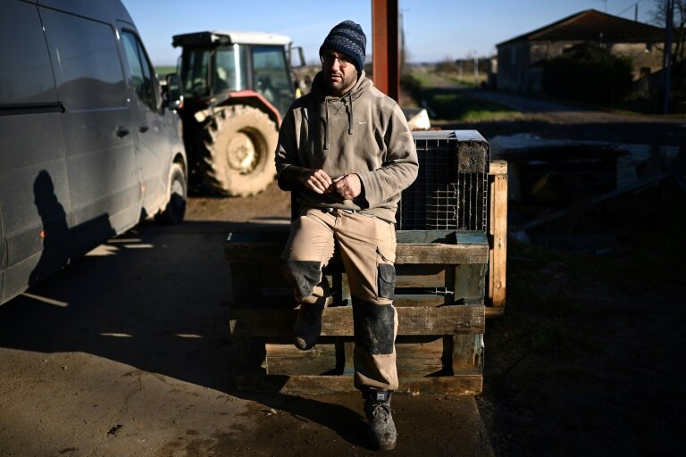 Jérôme Caze dans sa ferme de Meilhan-sur-Garonne, dans le Lot-et-Garonne, le 23 janvier 2025 © Christophe ARCHAMBAULT