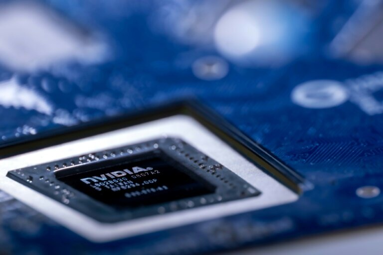 Une carte graphique (GPU) de l'Américain Nvidia, le 23 février 2024 à Paris © JOEL SAGET