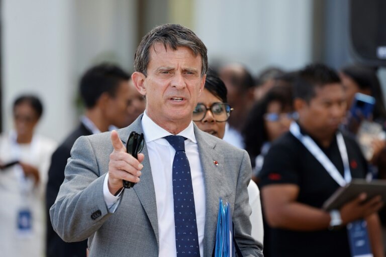 Le ministre des Outre-mer Manuel Valls le 23 avril 2025 à Antananarivo © Ludovic MARIN