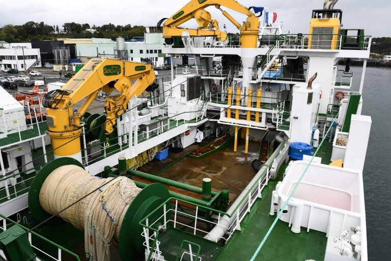 Pont arrière d'un chalutier dans un port du Finistère (ouest de la France), le 24 septembre 2020 © Fred TANNEAU