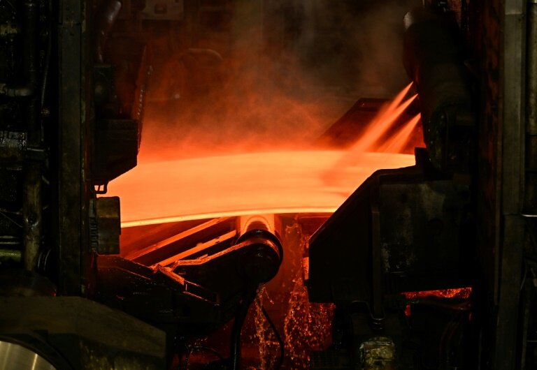 L'acier en fusion, photographié dans le site sidérurgique d'ArcelorMittal de Sestao au Pays Basque espagnol le 7 avril 2025 © ANDER GILLENEA
