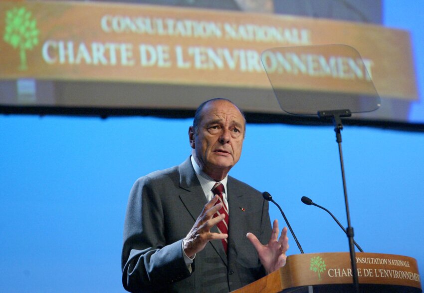 La Charte de l'Environnement a été portée pendant la présidence de Jacques Chirac, ici en 2003 à Nantes. © PATRICK KOVARIK / AFP