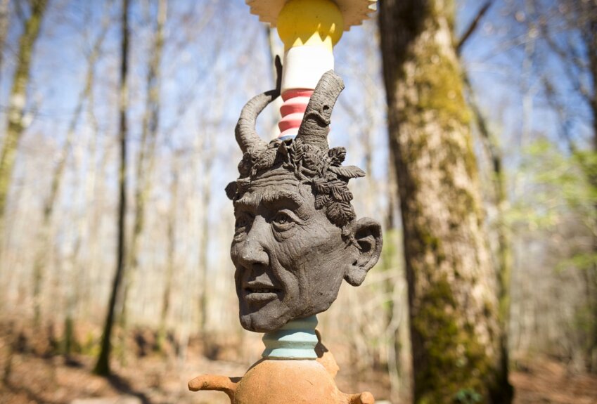 © Benjamin Prost -L'oeuvre disséminée dans la forêt