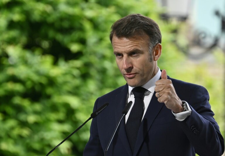 Le président français Emmanuel Macron donne une conférence de presse conjointe après une réunion des dirigeants européens à Kiev, le 10 mai 2025 © Genya SAVILOV