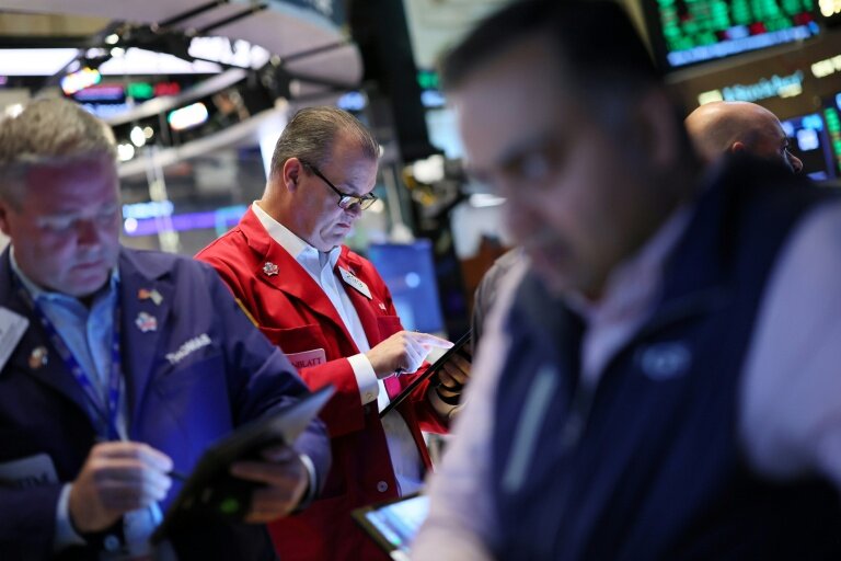 Traders, à l'ouverture sur le parquet du New York Stock Exchange le 12 mai 2025. © Michael M. Santiago