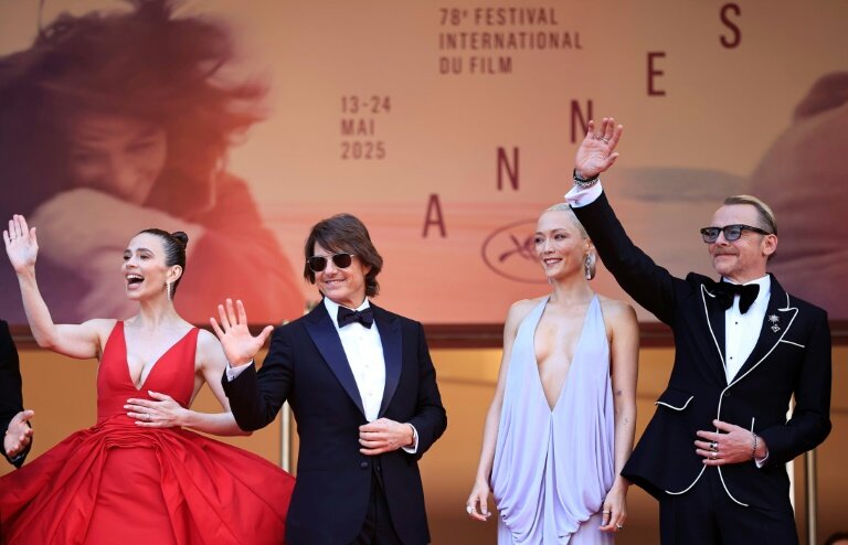 De gauche à droite l'actrice britannique Hayley Atwell, l'acteur américain Tom Cruise, l'actrice française Pom Klementieff et l'acteur britannique Simon Pegg arrivent pour la projection du film "Mission: Impossible- The Final Reckoning" au 78 Festival de Cannes, le 14 mai 2025 © Valery HACHE