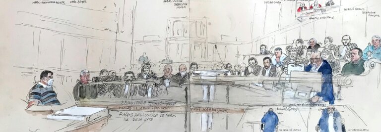 Cette combinaison de deux croquis judiciaires réalisés le 28 avril 2025 montre (croquis de gauche) les accusés Marc-Alexandre Boyer (g) et Marc Boyer (2e g) et (croquis de droite) les accusés Aomar Ait Khedache (au centre, devant), François Delaporte (à droite, en haut), Florus Heroui (2e à droite, en haut) et Christiane Glotin (4e à droite, en haut) à la cour d'assises de Paris © Benoit PEYRUCQ