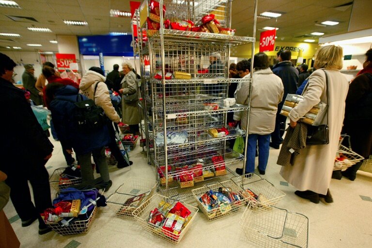 Un magasin Marks and Spencer, le  21 décembre 2001 à Paris © PIERRE VERDY