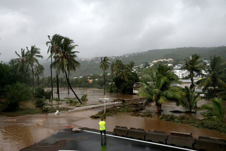 Routes inondées dans la ville côtière de Saint-Paul, dans l'ouest de La Réunion, après le passage du cyclone Garance, le 28 février 2025 © Richard BOUHET