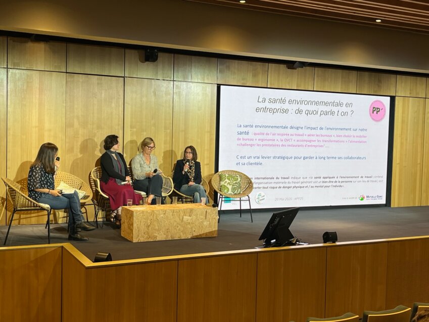 Corinne Schadkowski de CoS Consulting, Sophie Cabaret, chargée de mission à ARACT Hauts-de-France, et Pauline Richebé, responsable du développement et des partenariats chez SSTRN à l'Institut Pasteur de Lille.. 