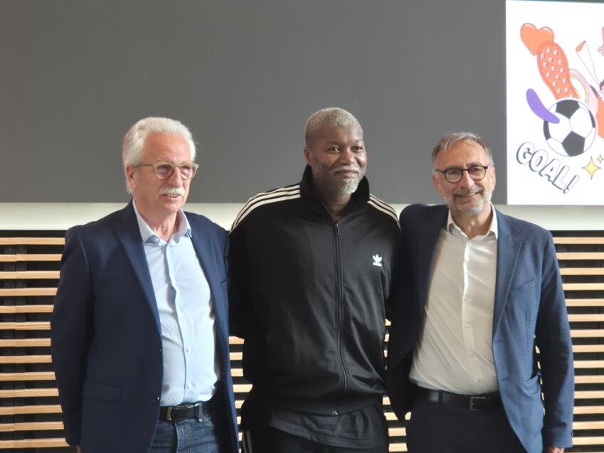 Daniel Fonteniaud, président de la ligue de football régionale, Djibril Cissé, Cyprien Mateos, délégué régional Orange. © Aletheia Press / Nadège Hubert