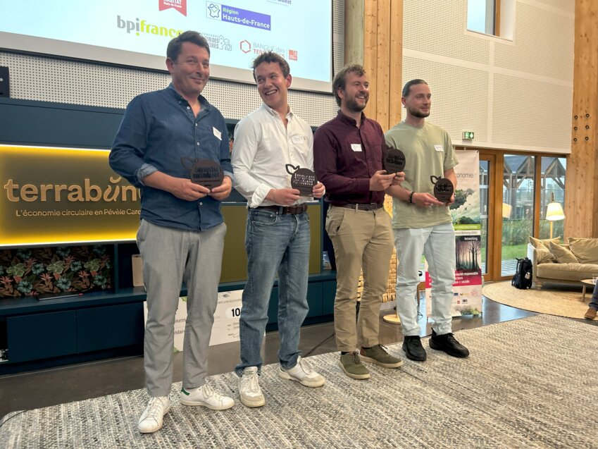 Les cinq lauréats de l’édition 2025 aux côtés des organisateurs. © Aletheia Press / L. Péron Vranesic 