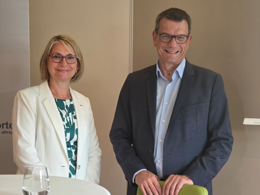 Nathalie Vaxelaire, présidente de l'UIMM Lorraine, et Jean-Louis Pech, président de la FIEV, ont appelé à une prise de conscience collective et à l'action pour la filière automobile.