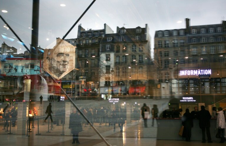 Dans le milieu feutré de l'art contemporain, à quelques pas du centre Pompidou à Paris,  les décisions du président Donald Trump sur les droits de douane entretiennent l'incertitude, certains acheteurs préférant patienter © LOIC VENANCE