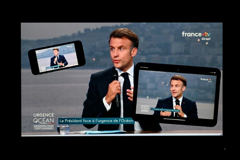 Le président Emmanuel Macron lors de l'émission télévisée "Urgence océan: un sommet pour tout changer"sur France 2, en marge de la conférence Unoc3, le 10 juin 2025 à Nice © SEBASTIEN BOZON