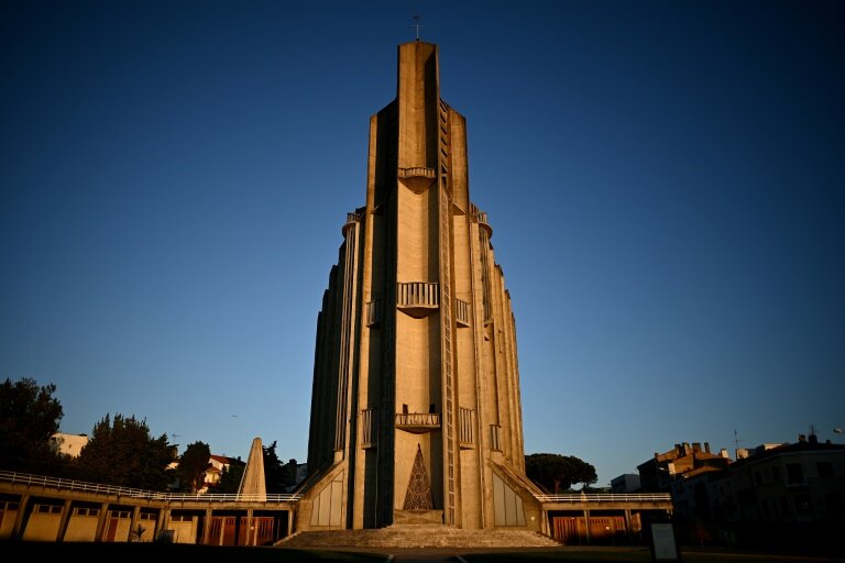 L'église Notre-Dame de Royan de l'architecte Guillaume Gillet, à Royan, en Charente-Maritime, le 22 mai 2025 © Christophe ARCHAMBAULT